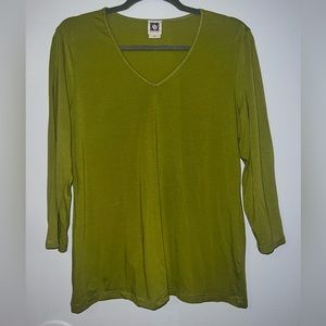 green long sleeves top